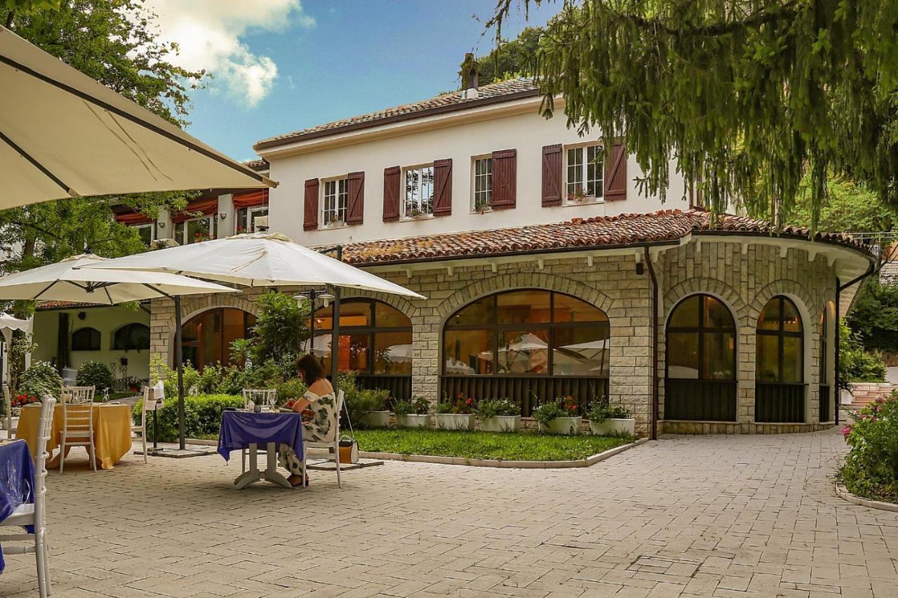 אקוולניה Hotel La Ginestra מראה חיצוני תמונה