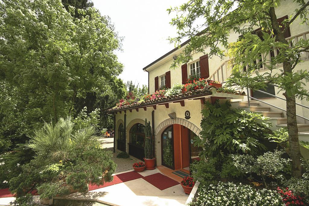 אקוולניה Hotel La Ginestra מראה חיצוני תמונה